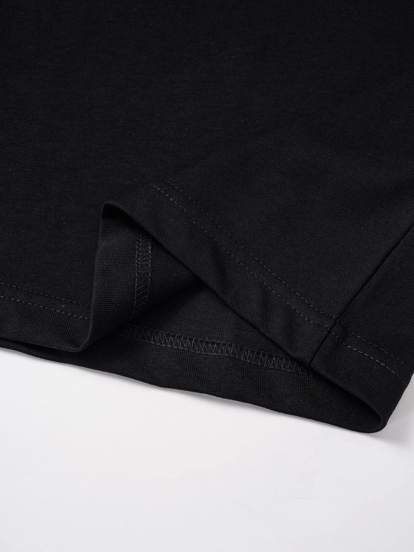 CH logo T 26 Size：S M L XL ：Black White